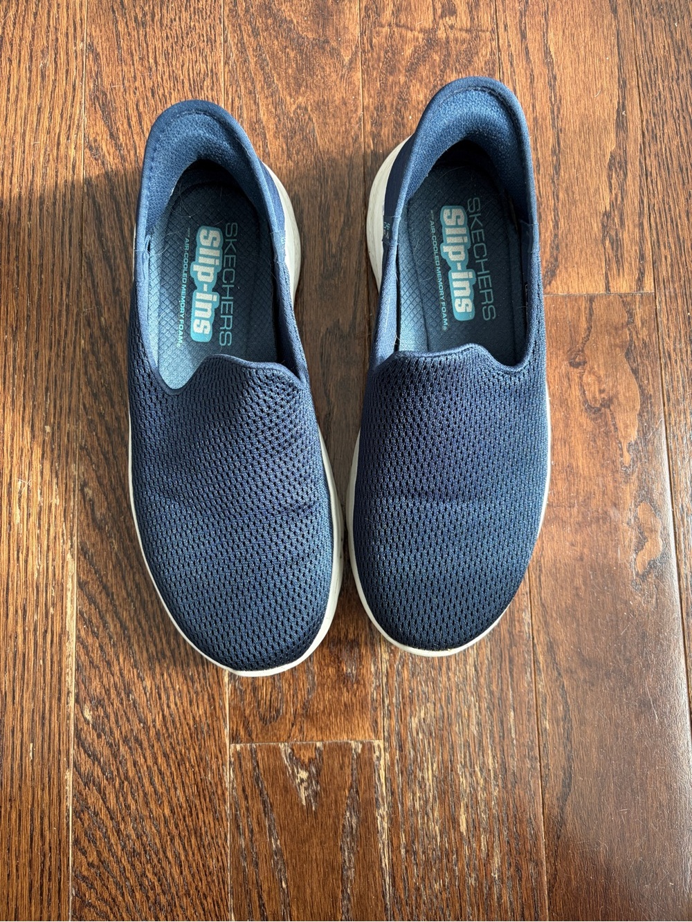 Skechers womens Navy Blue Slip-On Sneakers size 8.5